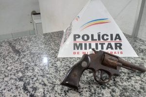 Abre Campo: PM apreende arma de fogo