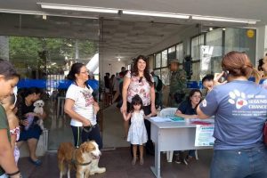 Recupera Cão vacina cerca de 80 animais em Manhuaçu