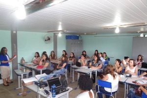 Profissionais da rede municipal de ensino participam de 1º Encontro Formativo em Manhuaçu