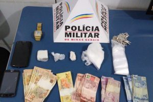 Manhuaçu: PM apreende drogas no bairro Matinha