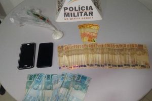 PM apreende drogas e dinheiro em Lajinha