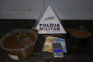 PM apreende drogas e recupera celular roubado no bairro São Vicente