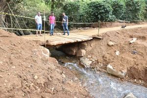 Vereadores de Luisburgo visitam e fiscalizam obras de pontes danificadas pela enchente