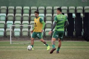 Neto Berola volta a treinar após sofrer grave lesão
