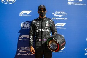 Hamilton faz a volta mais rápida da história da F1