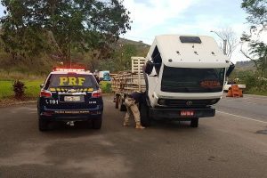 PRF recupera veículo clonado em Realeza, Manhuaçu