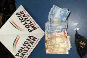 Manhuaçu: PM apreende drogas e dinheiro no bairro Santa Luzia
