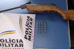 Manhuaçu: Mata cachorro e vai preso; Arma apreendida