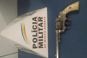 PM apreende mais uma arma em Manhuaçu; Autores de roubo são procurados