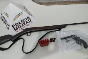 PM apreende arma de fogo e munições em São João do Manhuaçu