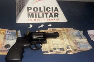 PM em Manhuaçu: Drogas, armas, dinheiro apreendidos e prisões