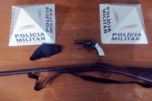 PM retira apreende duas armas em Abre Campo