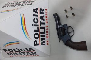 Drogas e arma apreendidas; Ladrão preso em Manhuaçu