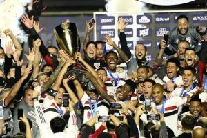 São Paulo ganha título do Paulista depois de 16 anos