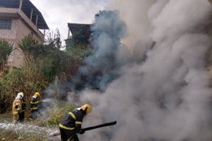 Incêndio consome depósito de construção civil no bairro São Jorge