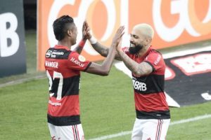 Flamengo vence na Libertadores; Coritiba assume liderança na Série B