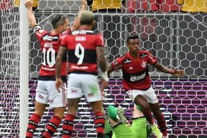 Flamengo faz 5 a 1 no Olímpia e vai semifinal da Libertadores