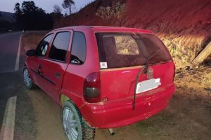 Carro roubado é recuperado pela PM em Abre Campo
