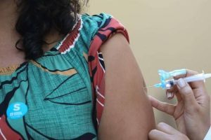 Vacinação: 500 cidades não registram mortes por coronavírus há um mês em MG