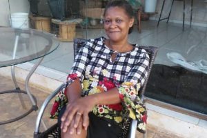 Honestidade: Faxineira encontra R$ 5 mil, devolve e recebe recompensa