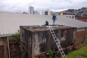 Manhuaçu: Prédios públicos recebem dedetização e limpeza de caixas d’águas
