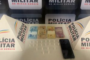 Manhuaçu: PM prende autor de tráfico e apreende menor, drogas e dinheiro