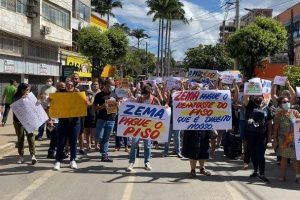 Professores do estado fazem manifestação por melhor salários em Manhuaçu