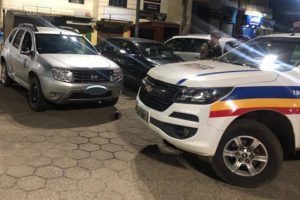 Carro furtado apreendido e receptador preso em Manhuaçu