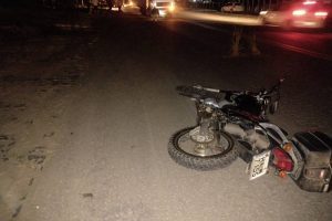 Dois feridos em acidente entre moto e bicicleta em Manhuaçu