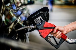 Gasolina fica 5,18% mais cara nas refinarias