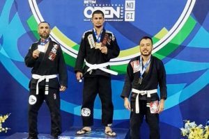 Atletas de Manhuaçu se destacam no Open de Jiu-Jitsu em Betim