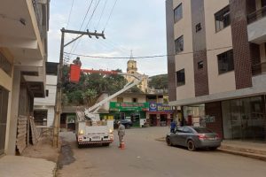 Palmeiras e Ponte do Silva são atendidos pelo programa Manhuaçu Cidade Luz