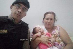 Em ação rápida PM salva criança engasgada em Manhuaçu