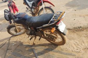 Moto furtada é abandonada com arma de fogo em Manhuaçu