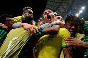 Brasil vence a Sérvia com dois gols de Richarllison