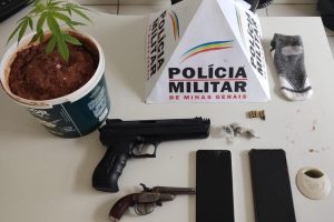Região: PM prende apreende drogas, arma de fogo e pé de maconha