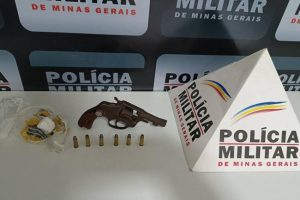 Manhuaçu: Drogas, munições e arma apreendida. Autor preso