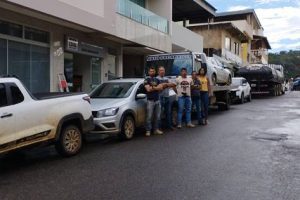 Carros clonados são encontrados em propriedade de ex-prefeito da região
