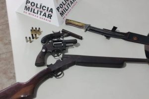 Produtos de furto recuperados e armas apreendidas na região
