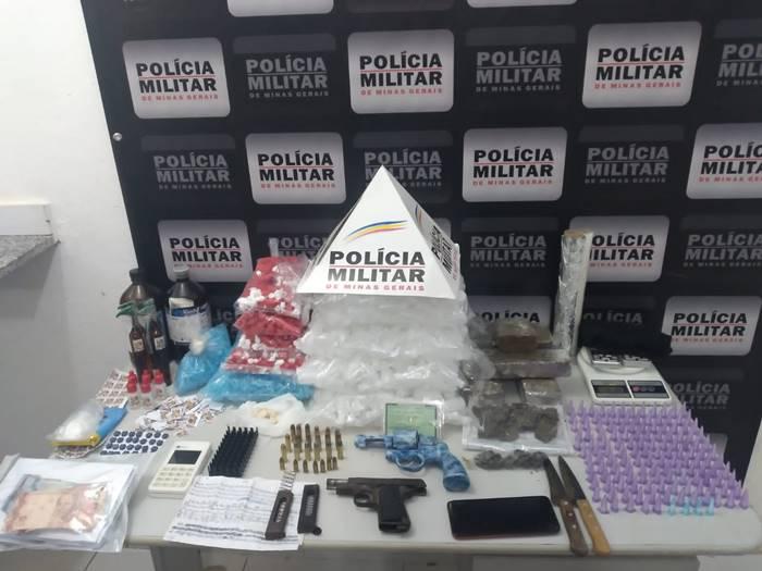 Simonésia: PM apreende grande quantidade de drogas, armas de fogo e uma  granada – Manhuaçu News