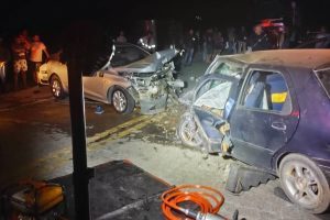 Colisão entre 3 carros deixa uma pessoa morta em Santo Amaro