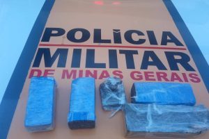 PMR apreende drogas e carro roubado em Manhuaçu