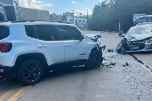 Colisão entre Jeep e Ônix deixa um ferido em Manhuaçu