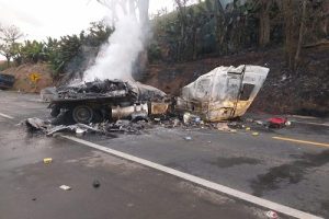 Colisão entre carreta e caminhão deixa 4 mortos em São Pedro do Avaí