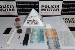 Drogas, dinheiro apreendidos e prisão em Lajinha