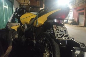 Motocicleta furtada e carro clonado são recuperados pela PM