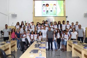 Câmara de Manhuaçu recebe alunos da Escola Salime Nacif