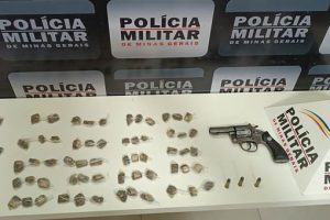 Arma e drogas foram apreendidas em Manhuaçu e Caputira