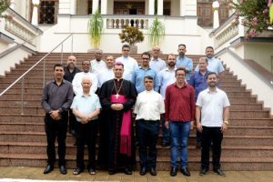 Novo bispo eleito de Caratinga visita a sede da Diocese