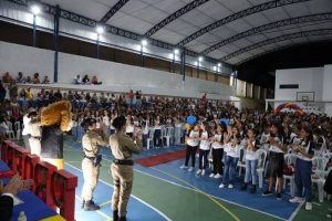 Polícia Militar realiza formatura de 344 alunos do Proerd